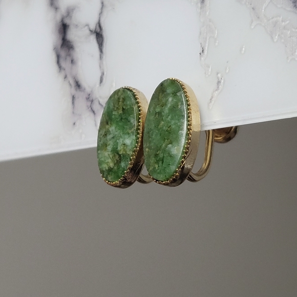 Vintage Curtis dce 14K Gold Filled Green Jade Screwback Earrings - Picture 4 of 14